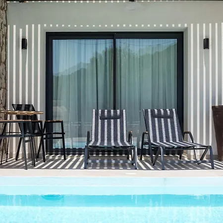 Nόka Aparthotel *